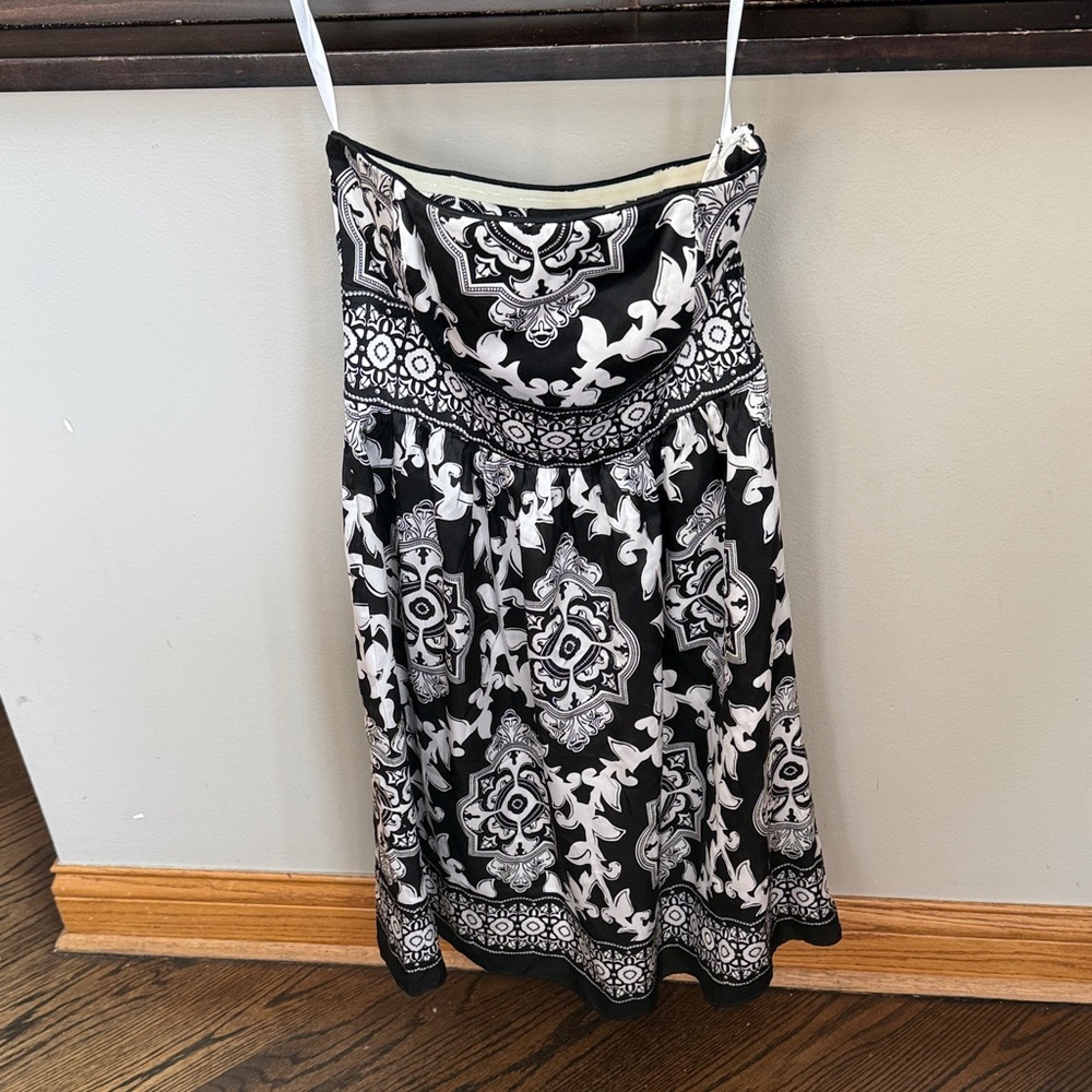 White House Black Market Black and White A-Line Skirt